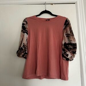 Women’s Large DKNY Rose Blouse Abstract Pattern Chiffon Balloon Short Sleeves.